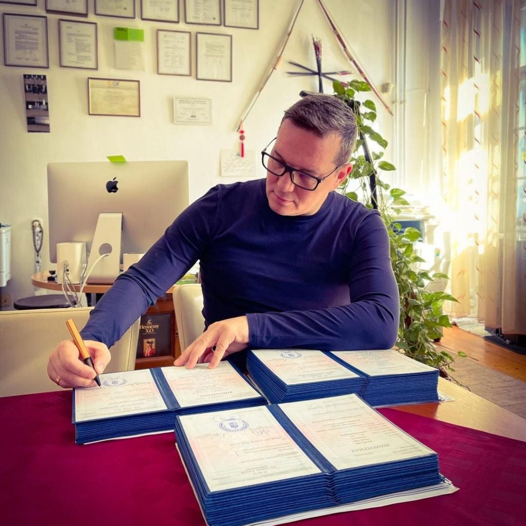 A legújabb megoldások és alkalmazások bevezetése. Fülöp Henrik Top Menedzser A legújabb megoldások és alkalmazások bevezetése. Fülöp Henrik Top Menedzser